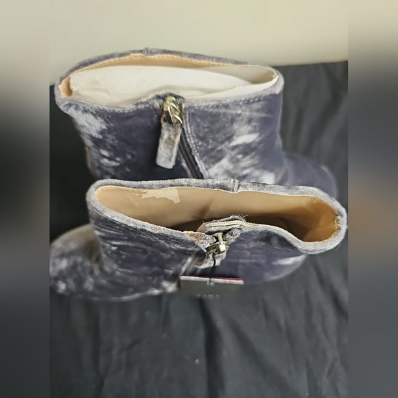 Zara TRF Bootie Women  9  Gray  Blue Velvet Zip Side Heeled New With Tags - Picture 7 of 7